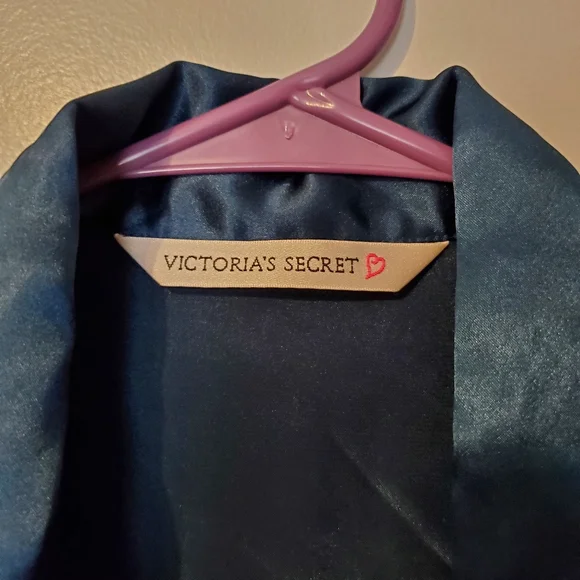 Vintage Victoria's Secret sleep shirt. Medium. Like new. Silky feel. Nightgown. - Picture 2 of 5